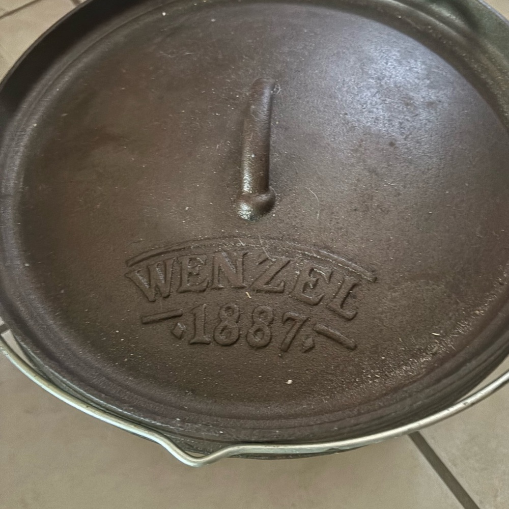 Cast Iron Dutch Oven - Black